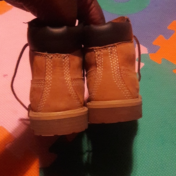 "TIMS" Size 9.5 - Picture 3 of 4